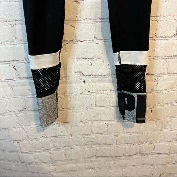 PINK Victoria's Secret Black and White Leggings - Picture 3 of 6